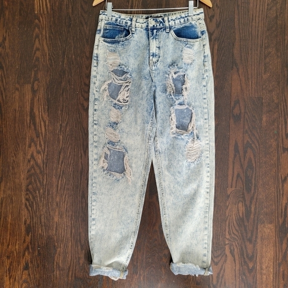 Misguided High Rise Mom Jeans - Acid Wash - Picture 7 of 7